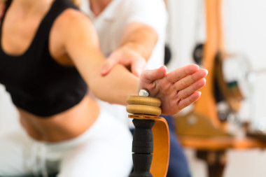 病人在进行体育锻炼的理疗图片