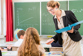 老师的学生在学校的课堂教学照片