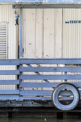 萨瓦河上的旧木筏小屋-细