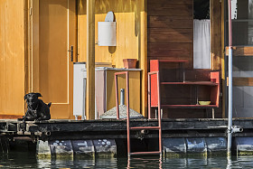 萨瓦河上的旧木筏小屋-细