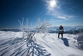 冬山徒步旅行者