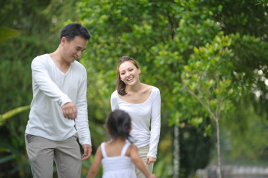 幸福的亞洲家庭