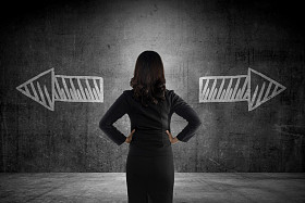 业务的女人有两种方式之间进行选择