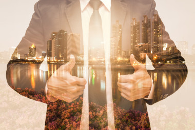 二次曝光的商人與城市景觀圖片