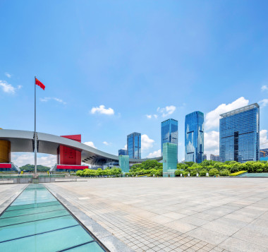 空的廣場，與在中國深圳的一個里程碑