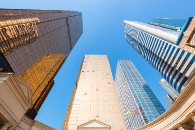 向上观的现代建筑图片