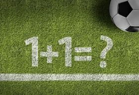 绿色的足球场照片