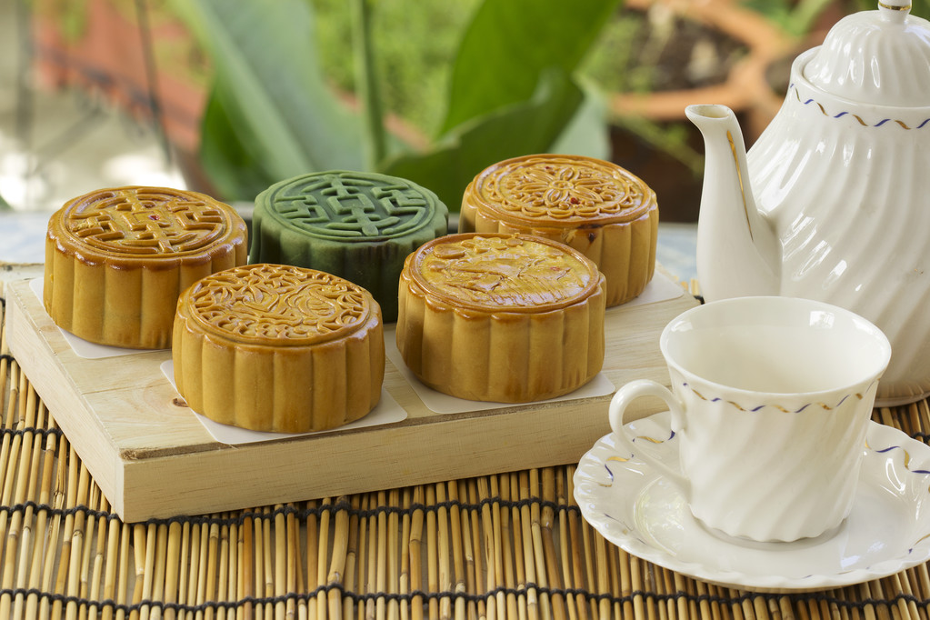 上的纸盒壶茶月饼图片