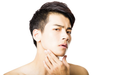 有魅力的年輕男子的肖像圖片