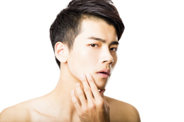 有魅力的年輕男子的肖像照片