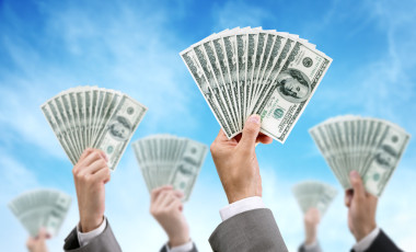 人群中資金金融和投資的概念圖片