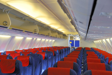 里面一架飛機圖片