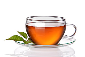 茶杯子与草药叶图片