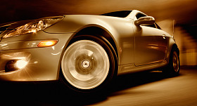 运动模糊的跑车