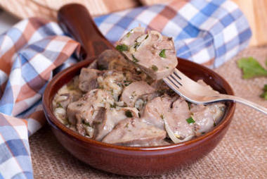 紅燒豬肉舌在一個碗