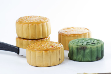 白色背景的月餅圖片