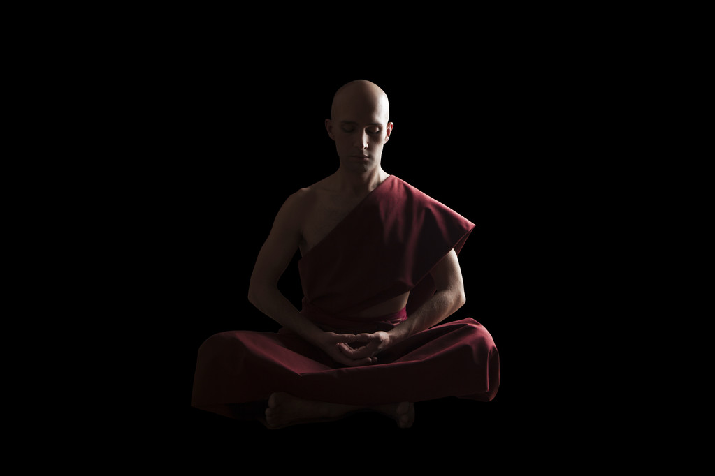 佛教和尚的冥想的姿势图片