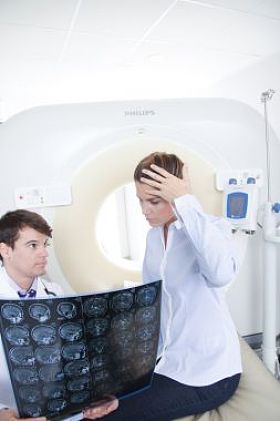医生给病人的层析成像照片