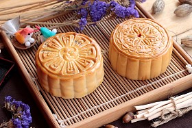 中秋月饼和茶-中国甜点好吃