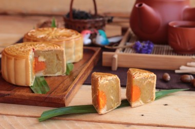 中秋月餅和茶-中國甜點(diǎn)好吃