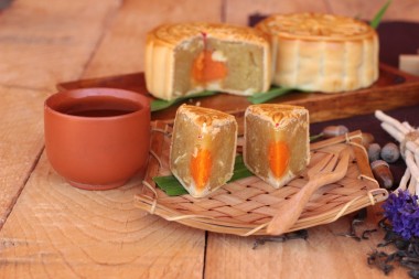 中秋月饼和茶-中国甜点好吃