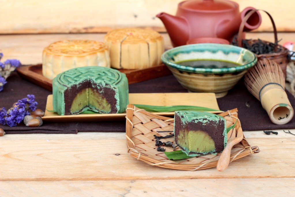 中秋月饼和茶-中国甜点好吃