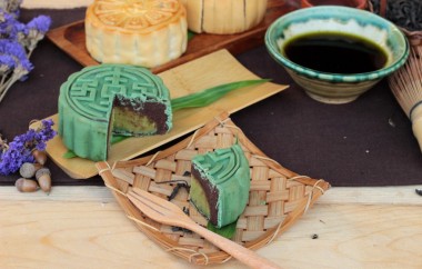 中秋月餅和茶-中國甜點(diǎn)好吃