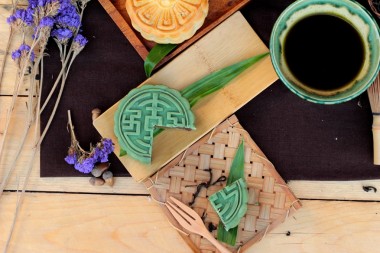 中秋月餅和茶-中國甜點(diǎn)好吃