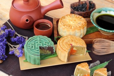 中秋月餅和茶-中國甜點(diǎn)好吃