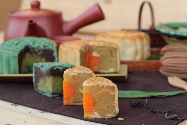 中秋月饼和茶-中国甜点好吃