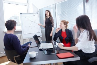 在會(huì)議室里的商人