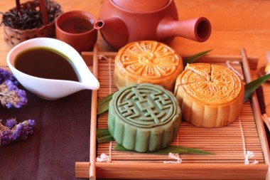 中秋月餅和茶-中國甜點(diǎn)好吃