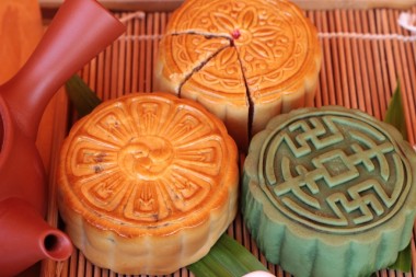 中秋月餅和茶-中國甜點(diǎn)好吃