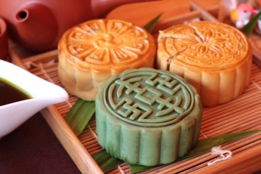 中秋月饼和茶-中国甜点好吃