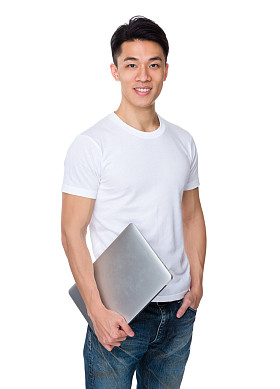 亚洲英俊的男人，在白色 t 恤