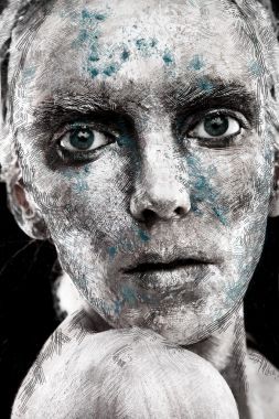 长着大眼睛的外星女人