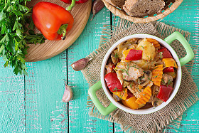 炖的肉与蔬菜图片