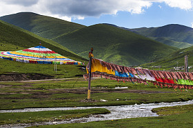 中国西藏丰富多彩的佛经流光