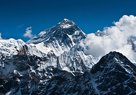 珠穆朗玛峰山山顶-世界之巅图片
