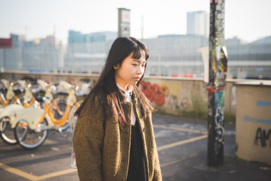 年輕美麗亞洲時髦女人圖片
