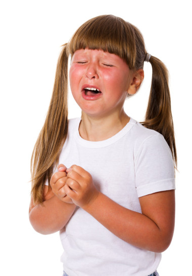 啼哭的孩子圖片