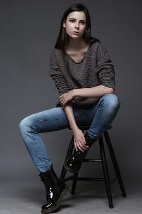 仕女画的年轻的性感模特