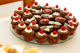 在白板上的餐饮蛋糕图片