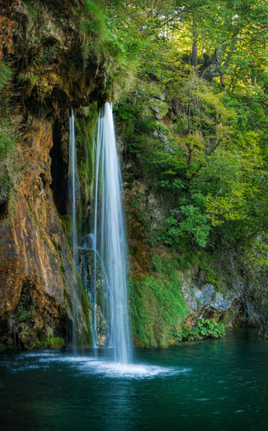 瀑布和湖泊普利特維切圖片