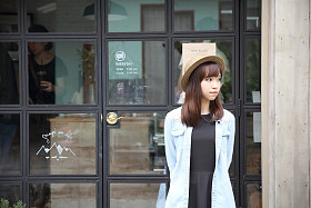 自然的亚洲女孩