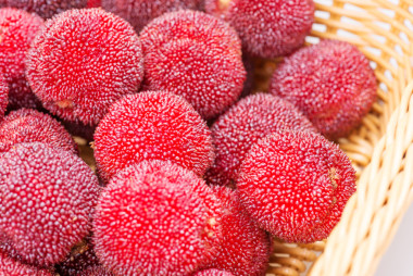 紅色和成熟的楊梅紅