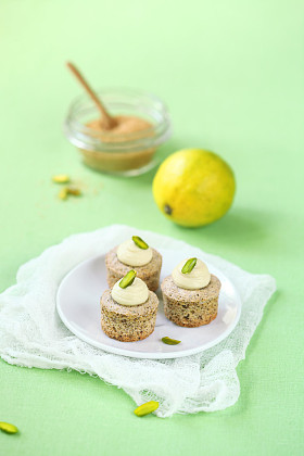 石灰的阿月浑子迷你蛋糕