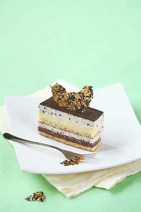 一块芝麻石灰 Entremet 蛋糕