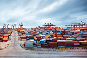 在上海港的港口工业图片