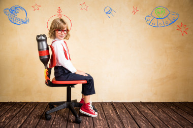 飛行器的年輕商人